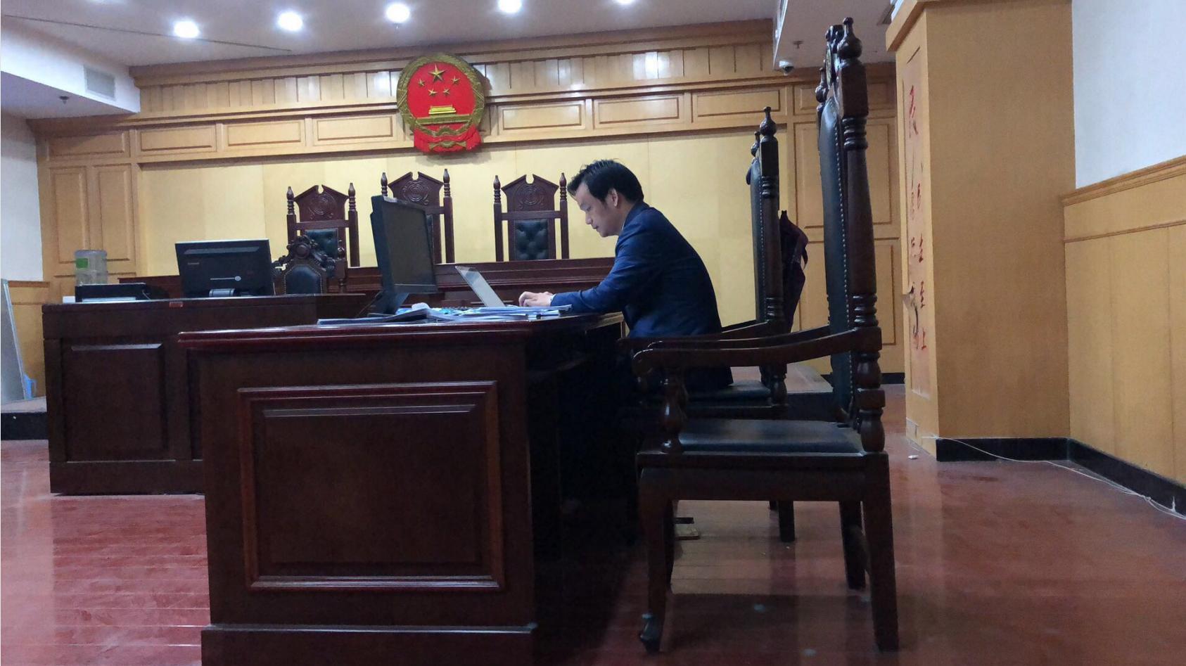 周旭亮律师